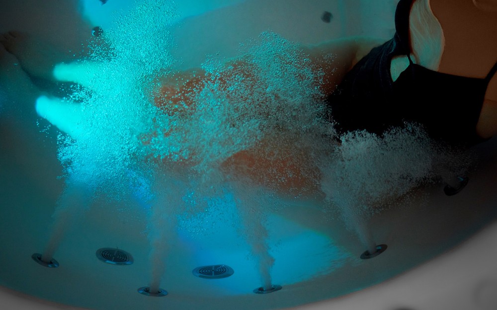 Aquatica allegra wht spa jetted bathtub side massage web