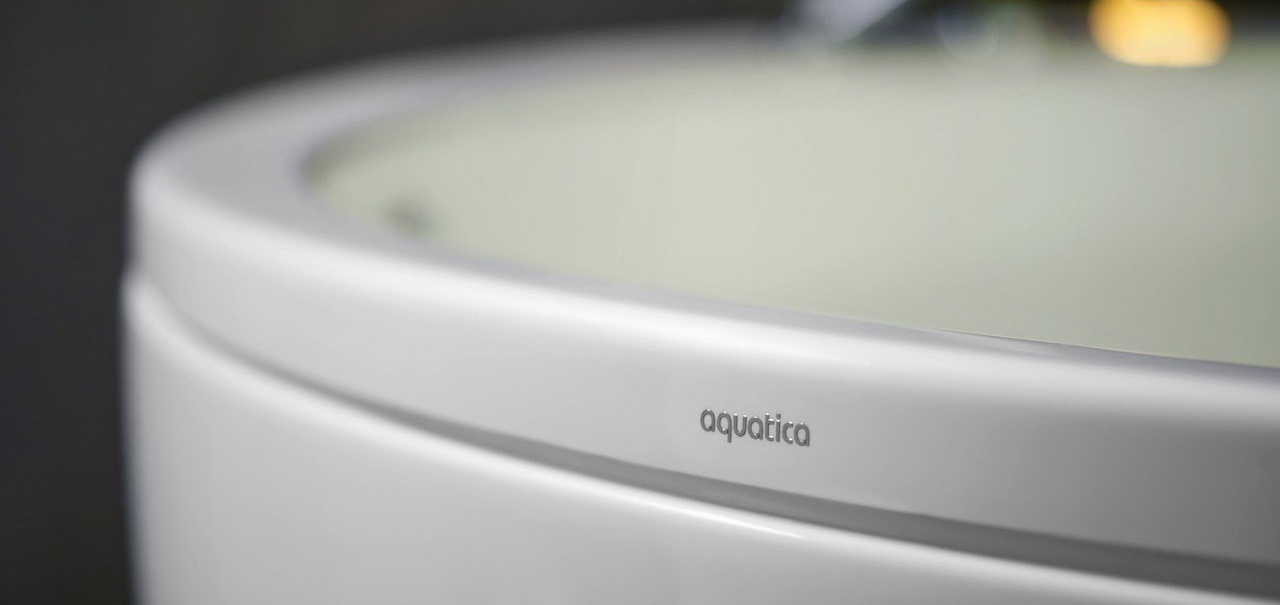 Aquatica pamela wht freestanding acrylic bathtub 07 600