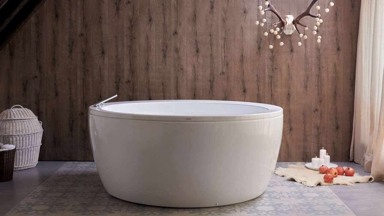 Aquatica pamela wht freestanding acrylic bathtub web 01 720