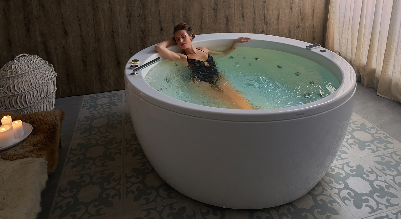 Oceanus luxury soaker tub, Jetted bath