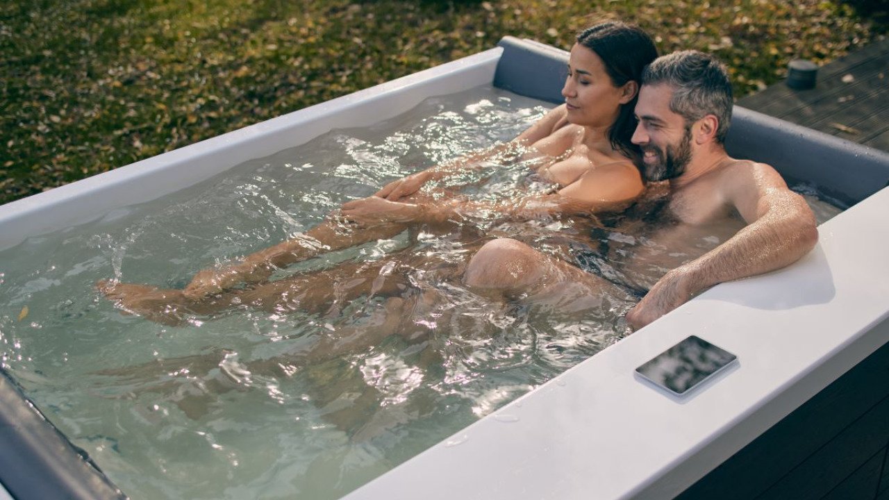 Aquatica Downtown Spa With Wooden Siding05 720 (web)