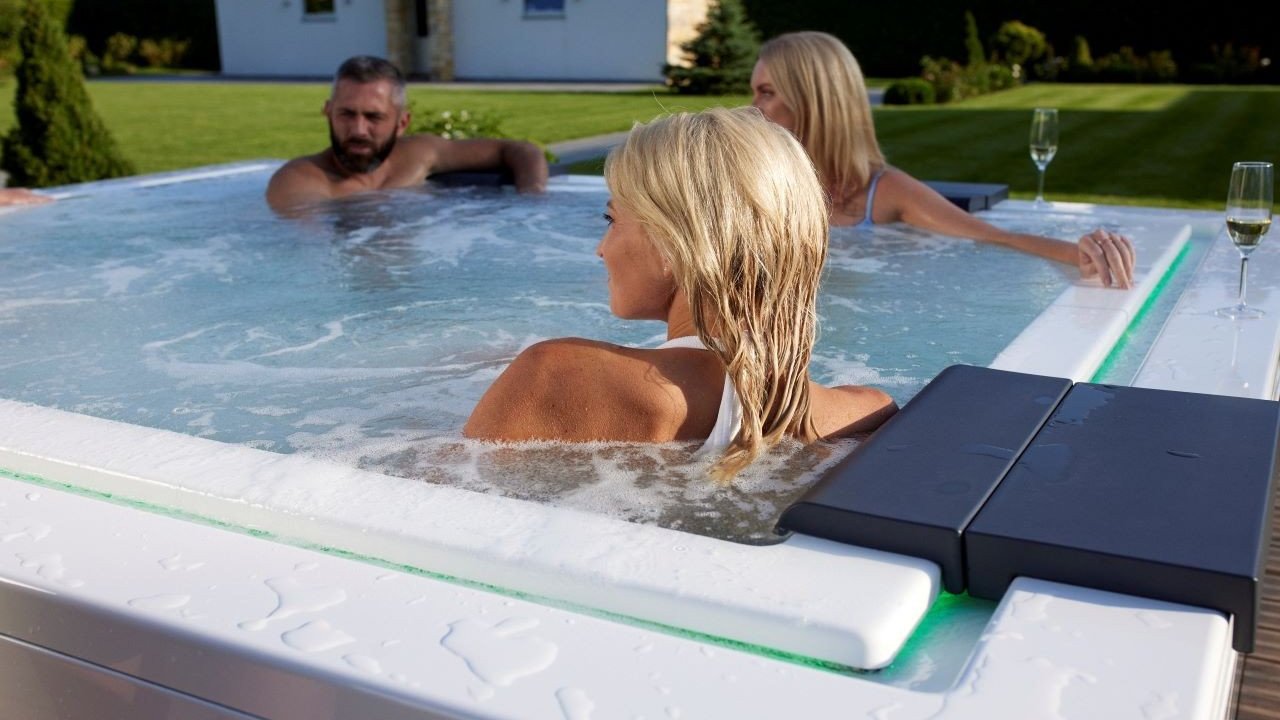 Aquatica Vibe Infinity Spa With Maridur Siding05 1280x720 (web)
