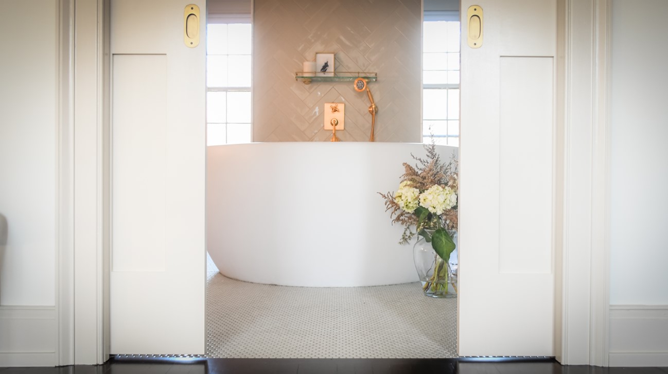 Aquatica Aura White Bathtub In new beautifully designed bathroom