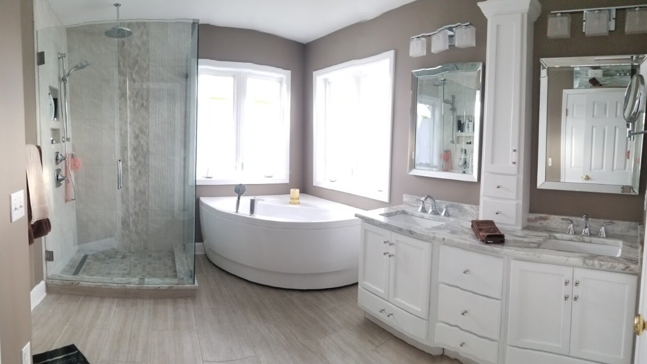 Olivia Wht Corner Acrylic Bathtub IMG 36631 720