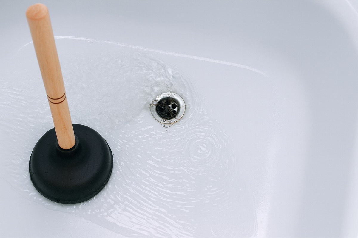 how to snake a bathtub drain 5 (web)