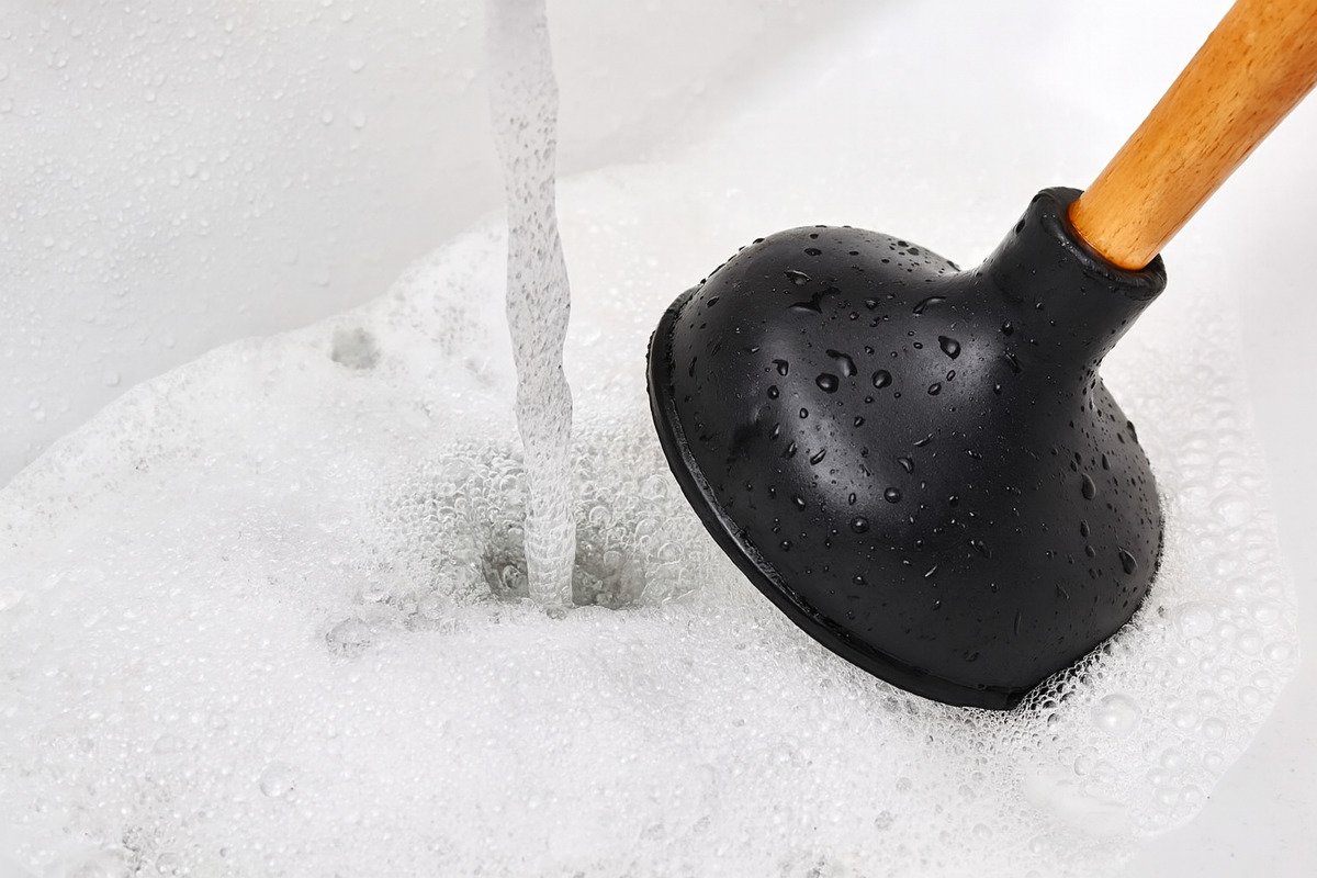 How to Snake a Bathtub Drain and Keep It Flowing Smoothly